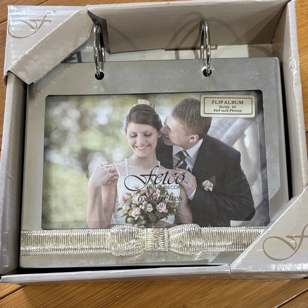Fetco Silver Flip Album with Ribbon Accent